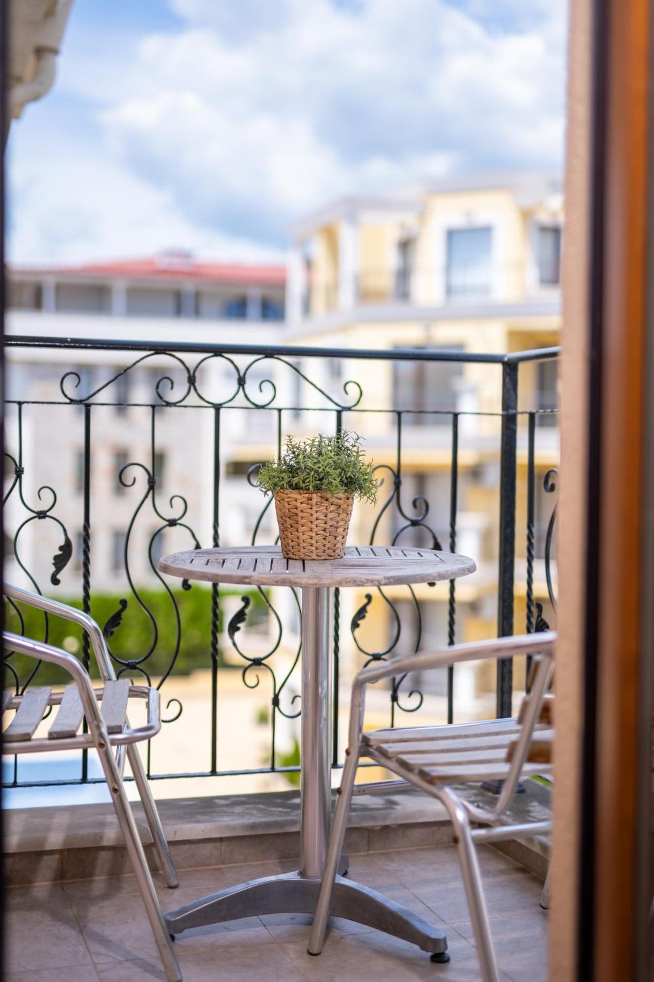 Royal Bay Apartments With Self Check-In Sveti Vlas Exterior foto